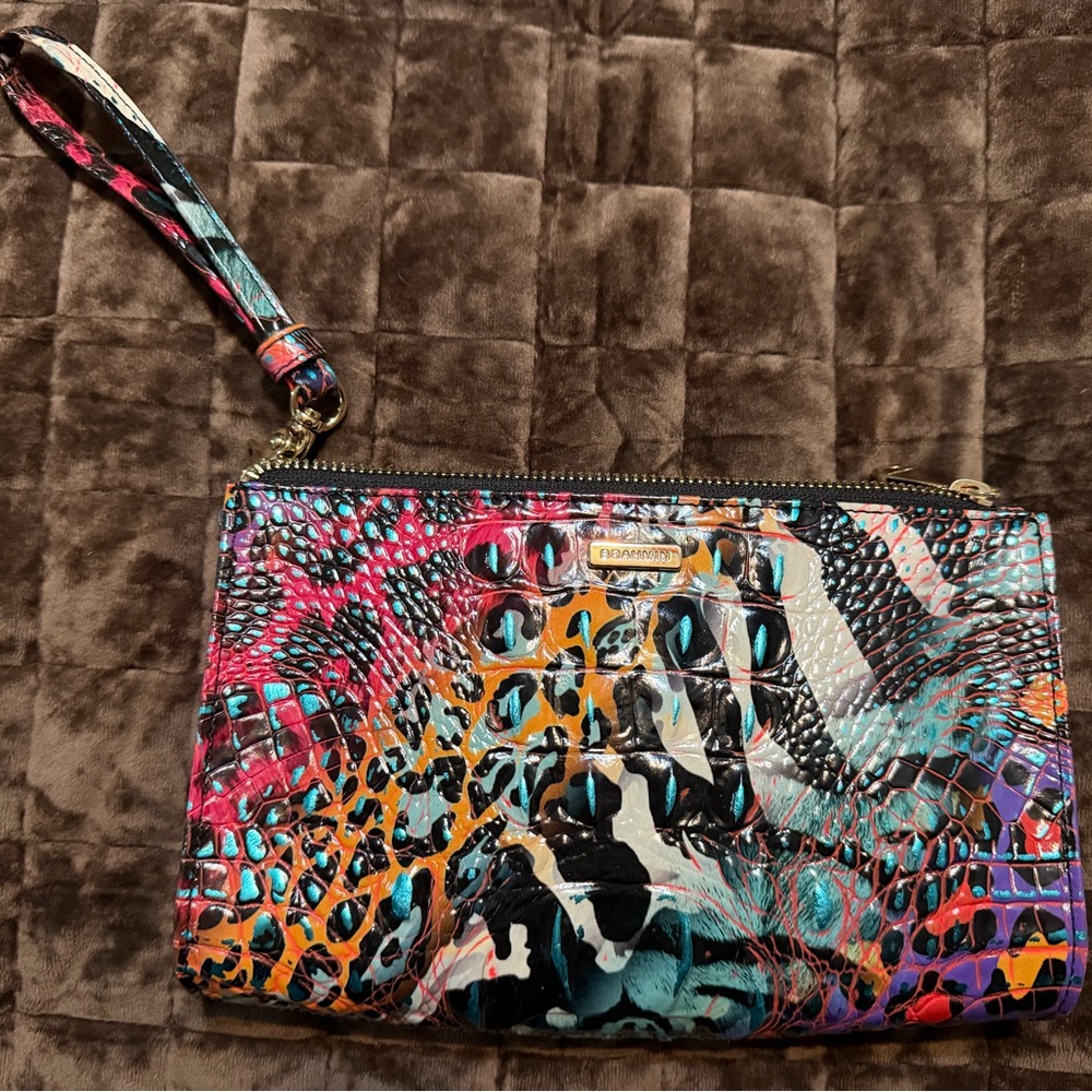 ✨ Beautiful Brahmin Melbourne Collection wristlet! multicolor embossed leather! - Picture 4 of 7